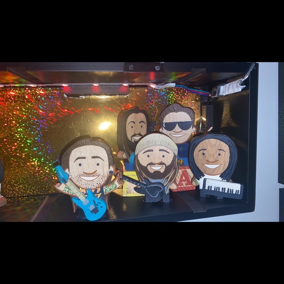 Merch - Picture 9 of 14